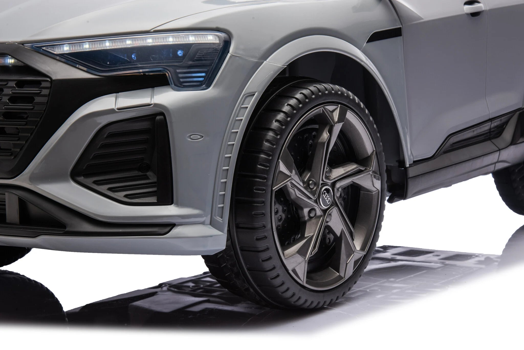 Audi SQ8 12V szürke
